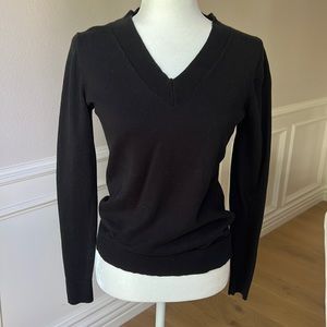 Gap V neck light sweater size Small
